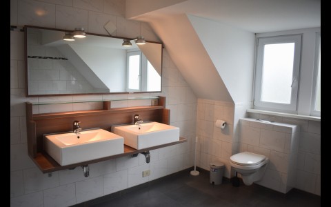 Badkamer boven - 1.JPG